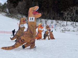 ティラノサウルスレースin藤里町営スキー場特設会場 @ 藤里町営スキー場